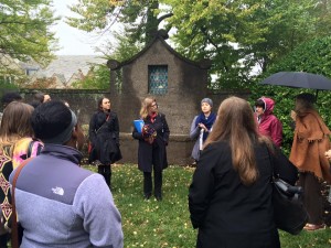 Grace Pusey '15 leads a tour for Bryn Mawr alumnae (October 2015). Photograph by Monica Mercado.